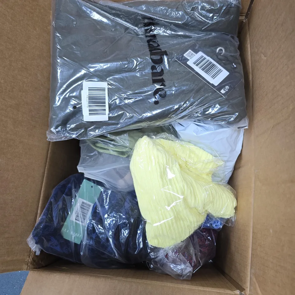 BOX OF ASSORTED CLOTHING ITEMS TO INCLUDE HOODIE - SHIRTS - SHORTS 