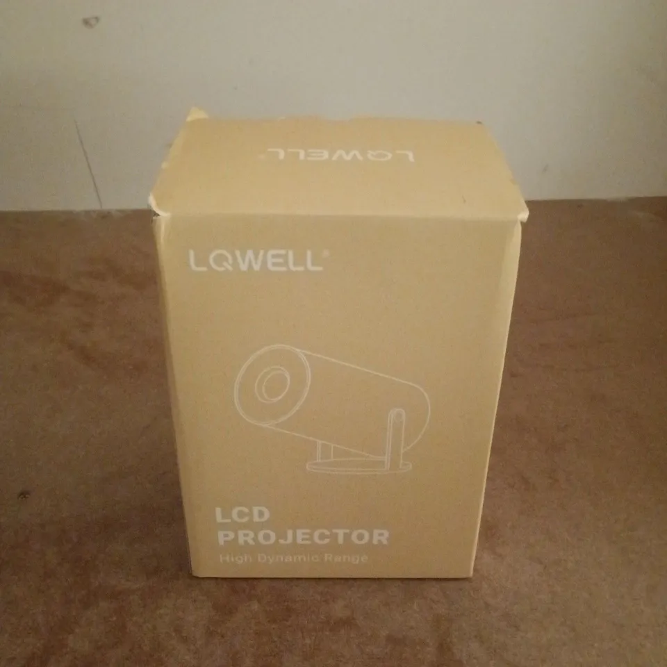 BOXED LQWELL LCD PROJECTOR