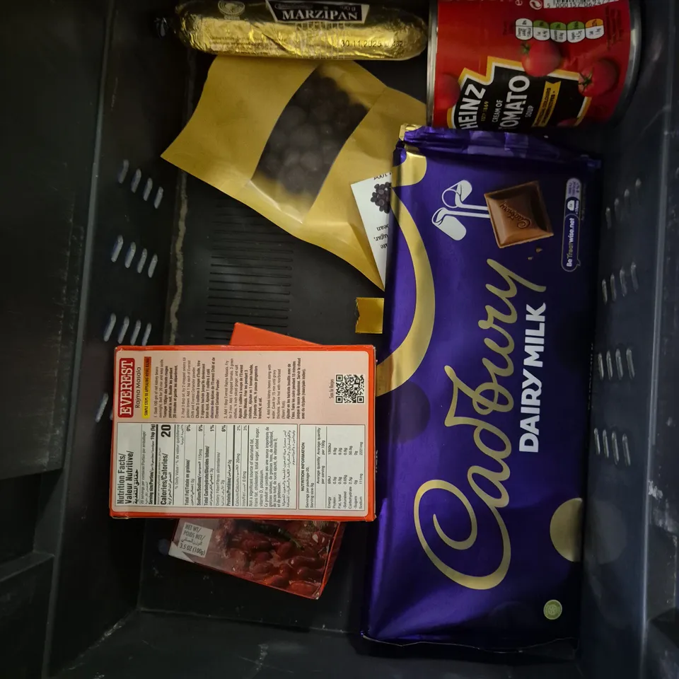 APPROXIMATELY 15 ASSORTED FOOD AND DRINK PRODUCTS TO INCLUDE - BREW TEA LEMON & GINGER LOOSE LEAF TEA - CADBURY DAIRY MILK CHOCOLATE - MINI EGGS - ETC