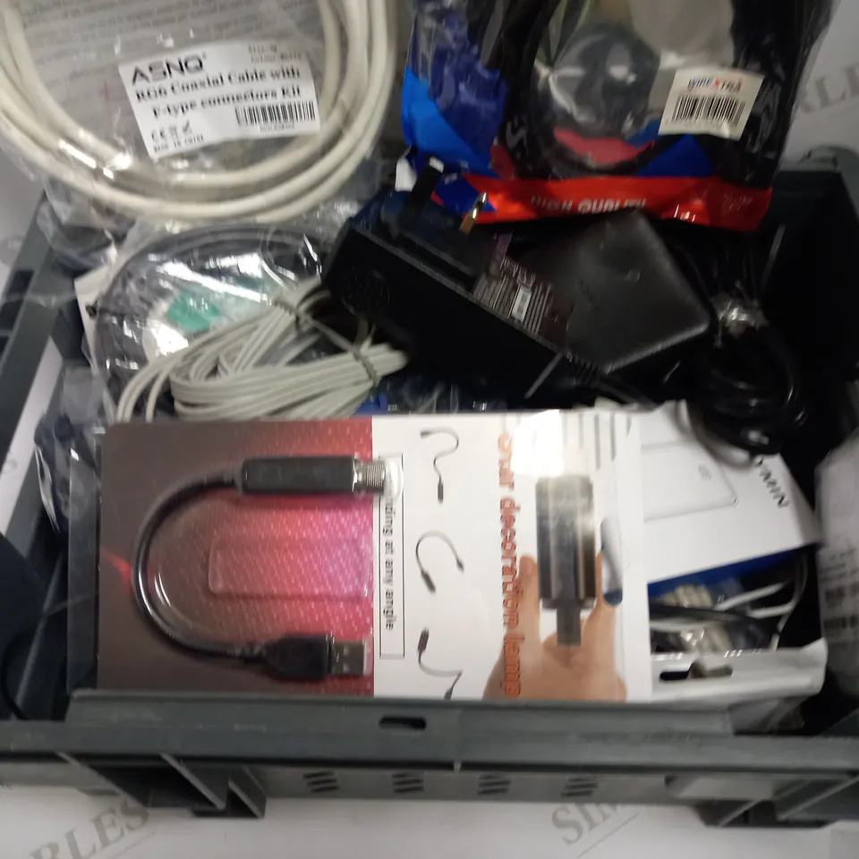 LARGE QUANTITY OF ELECTRICALS & ELECTRICAL CABLES OF VARIOUS TYPES TO INCLUDE HDMI CABLES, COMPUTER CABLE, ANKER SLIM POWER BANK, ETC