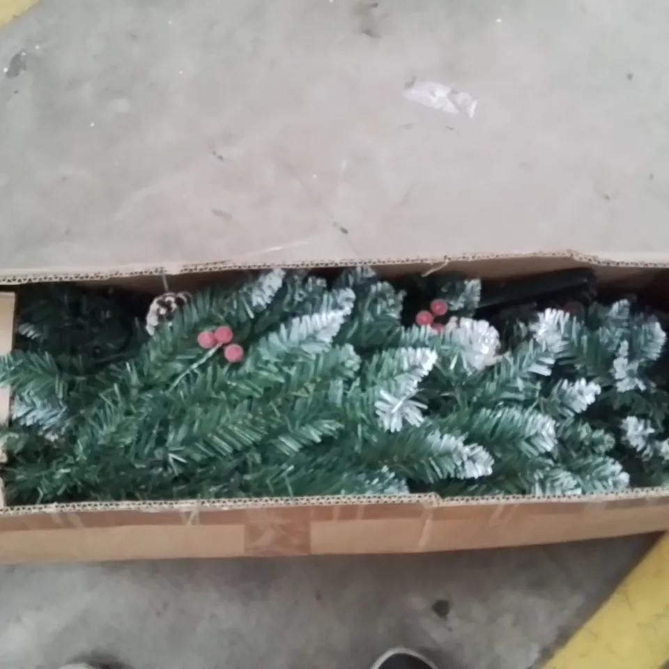 BOXED BRAVICH CHRISTMAS TREE