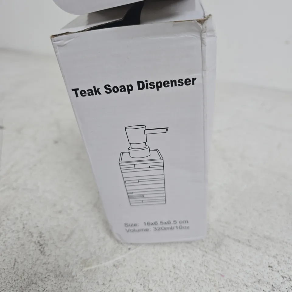 APPROXIMATELY 16 ASSORTED HOUSEHOLD ITEMS INCLUDING INTELLIGENT LIGHT AND TEAK SOAP DISPENSER