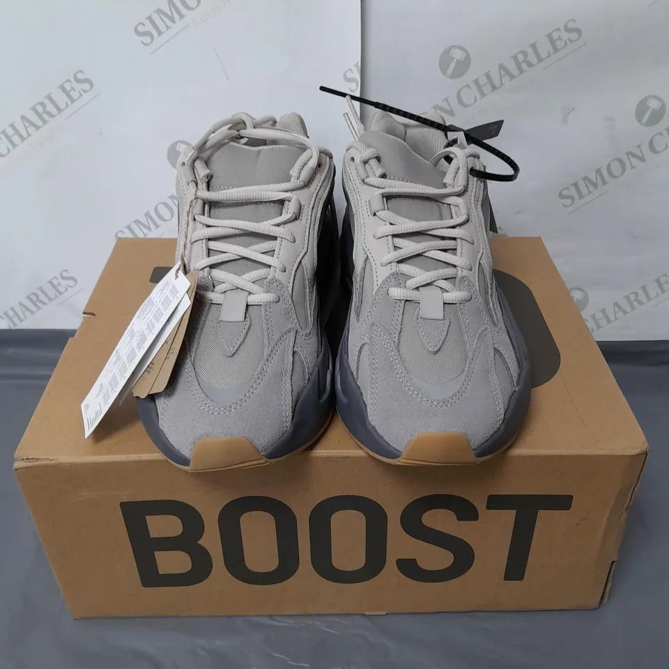 ADIDAS YEEZY BOOST 700 V2 MENS GREY TRAINERS SIZE 8