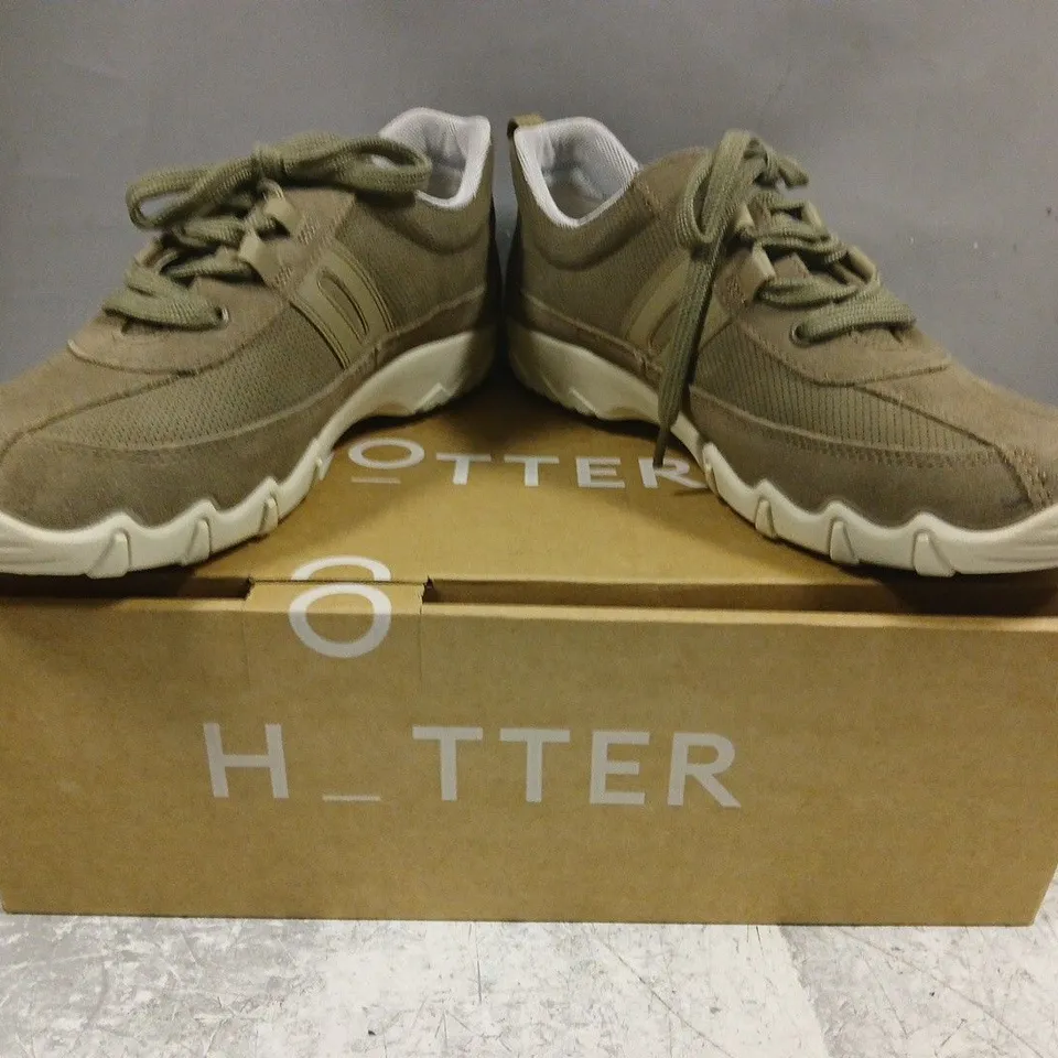 BOXED PAIR OF HOTTER LEANNE II EXTRA WIDE SHOES IN MOSS SIZE UK 7.5