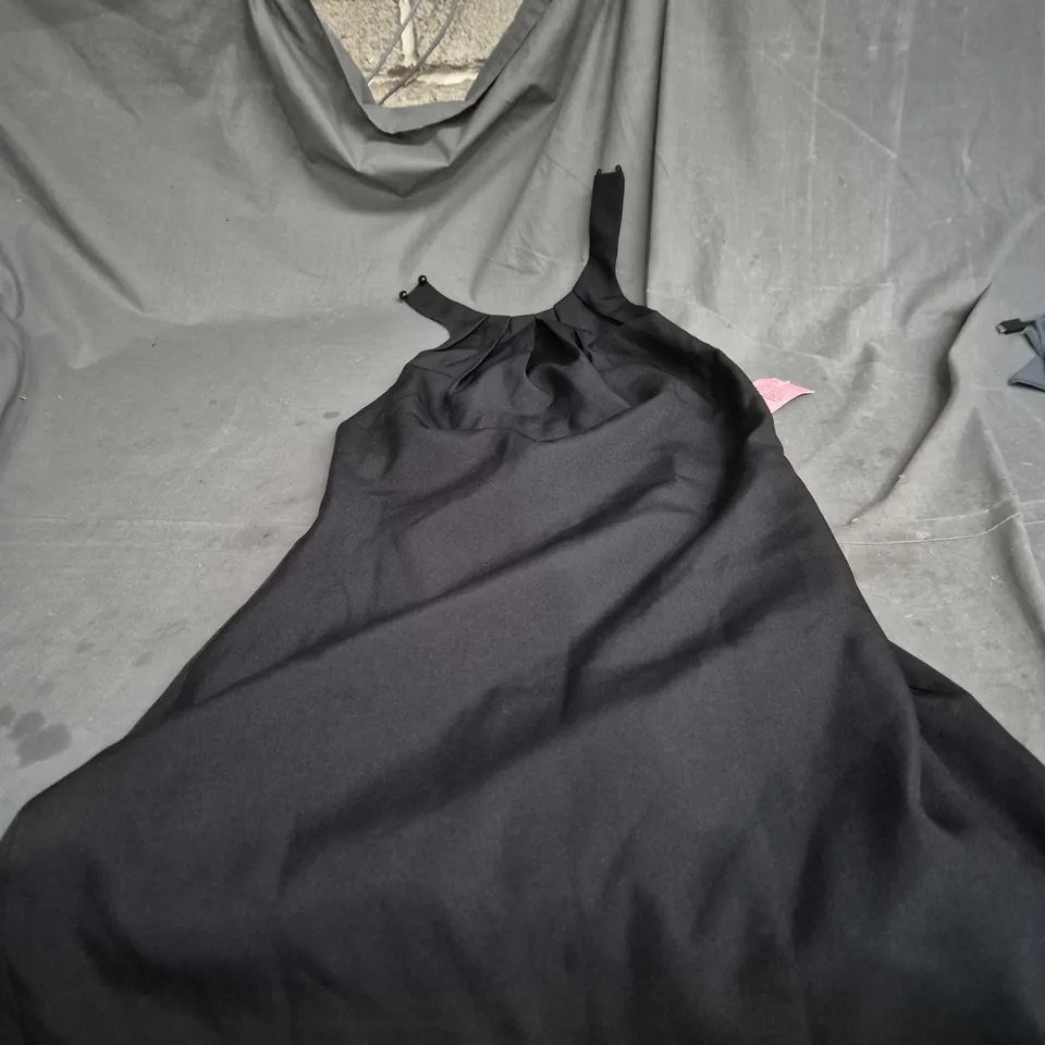 PRETTYLITTLETHING BLACK WOVEN HALTER NECK MINI DRESS – UK 8