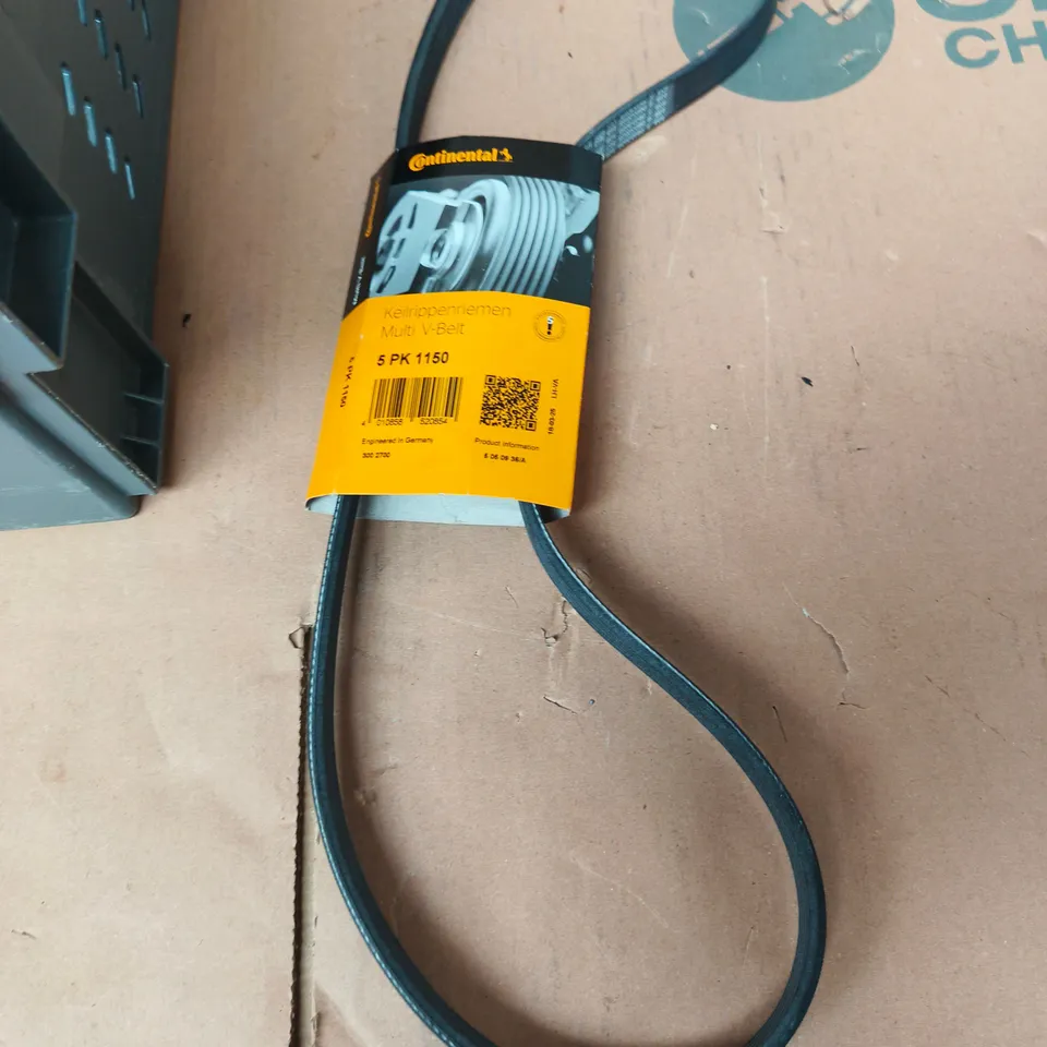 TOTE OF APPROXIMATELY 10 ASSORTED AUTO PARTS TO INCLUDE: MULTI V BELT