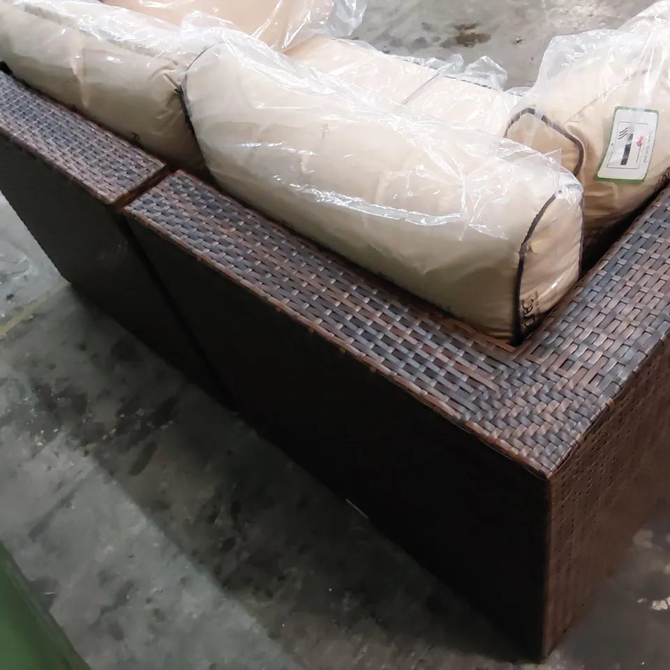 DESIGNER RATTAN GARDEN/PATIO SOFA IN CHOCOLATE MIX AND COFFEE CREAM COLOUR 