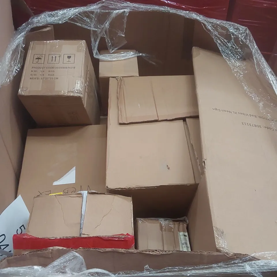 PALLET CONTAINING A VERY LARGE QUANTITY OF ASSORTED DESIGNER LIGHTING PRODUCTS INCLUDING: QUINLAN ARC FLOOR LAMP, BATHROOM LIGHT, LOGAN CEILING LIGHT, TABLE LAMP BASE ECT