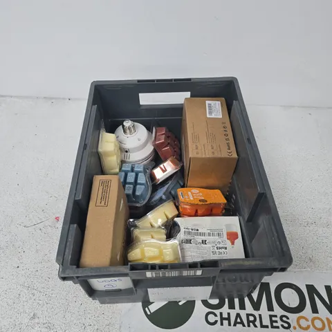 TOTE OF APPROXIMATELY 10 ASSORTED ITEMS TO INCLUDE: ASSORTED WAX MELTS 