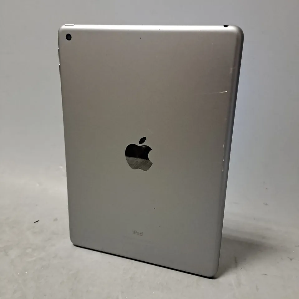 APPLE IPAD A1822 