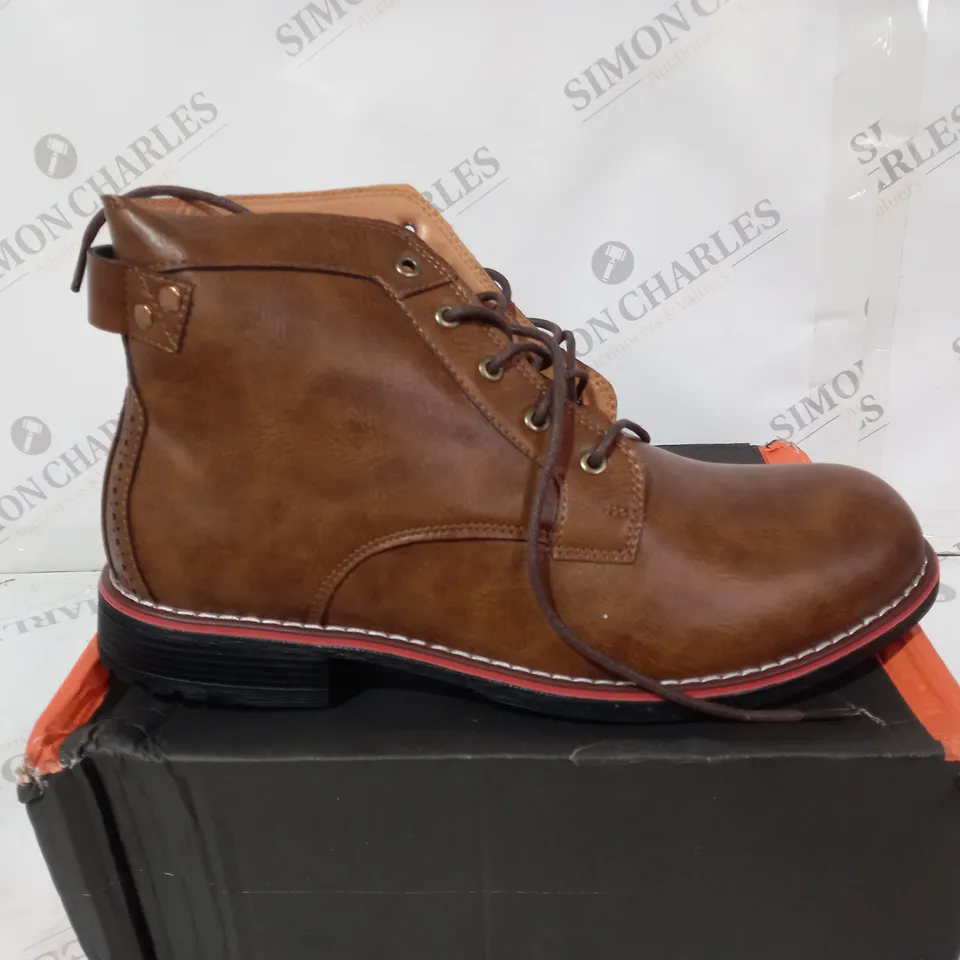 BROWN LACE UP BOOTS SIZE 44