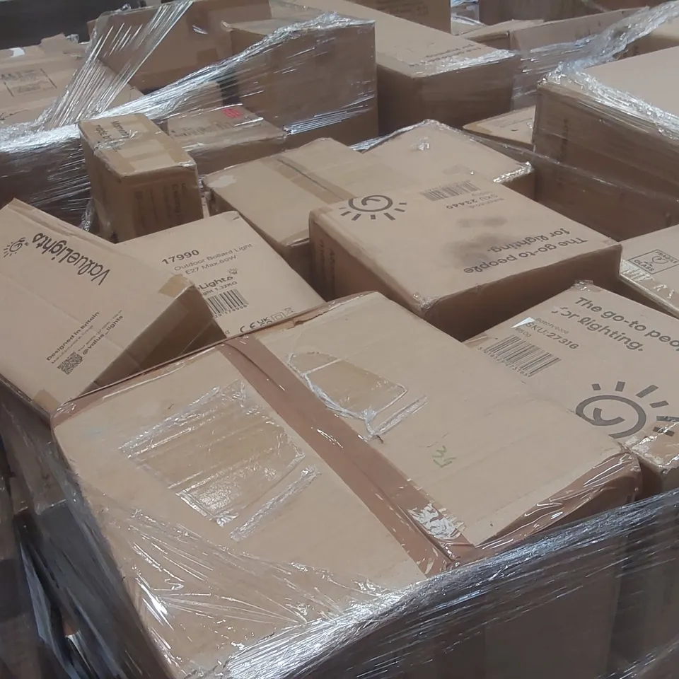 PALLET CONTAINING A VERY LARGE QUANTITY OF ASSORTED DESIGNER LIGHTING PRODUCTS