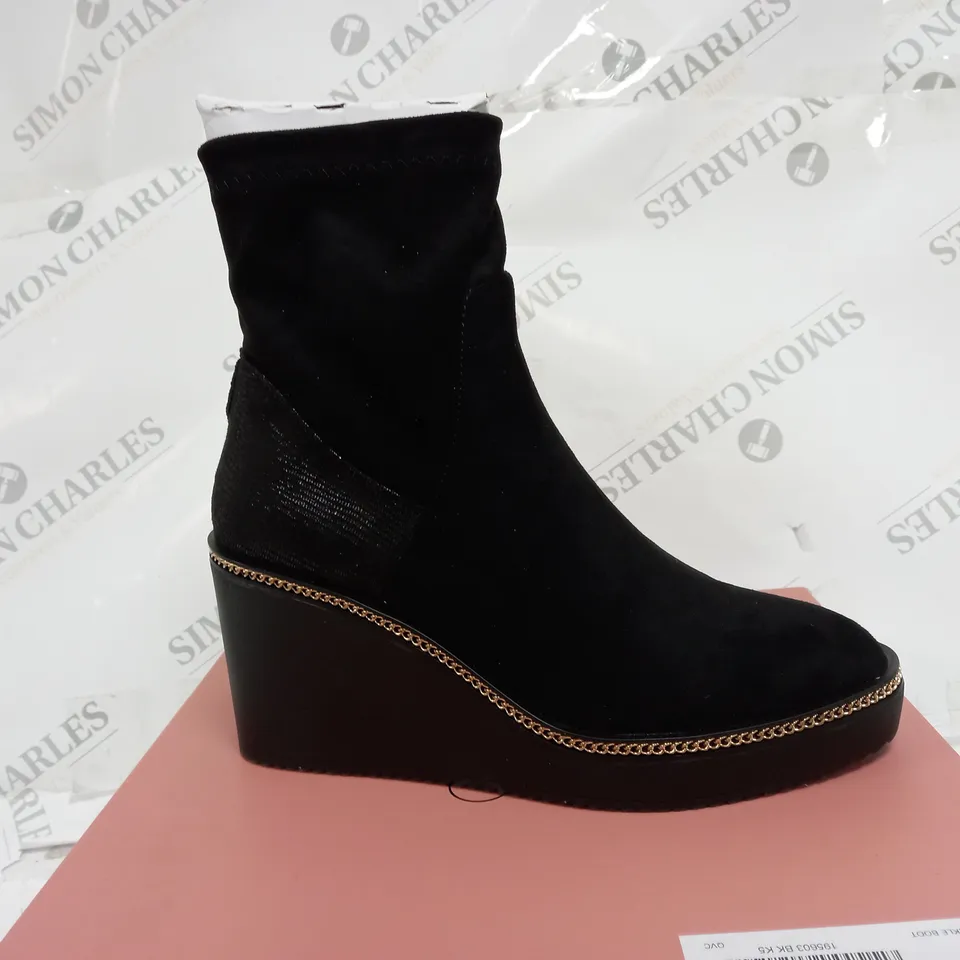 BOXED MODA IN PELLE ALAINA WEDGE HEEL SOCK BOOT - BLACK - SIZE 5