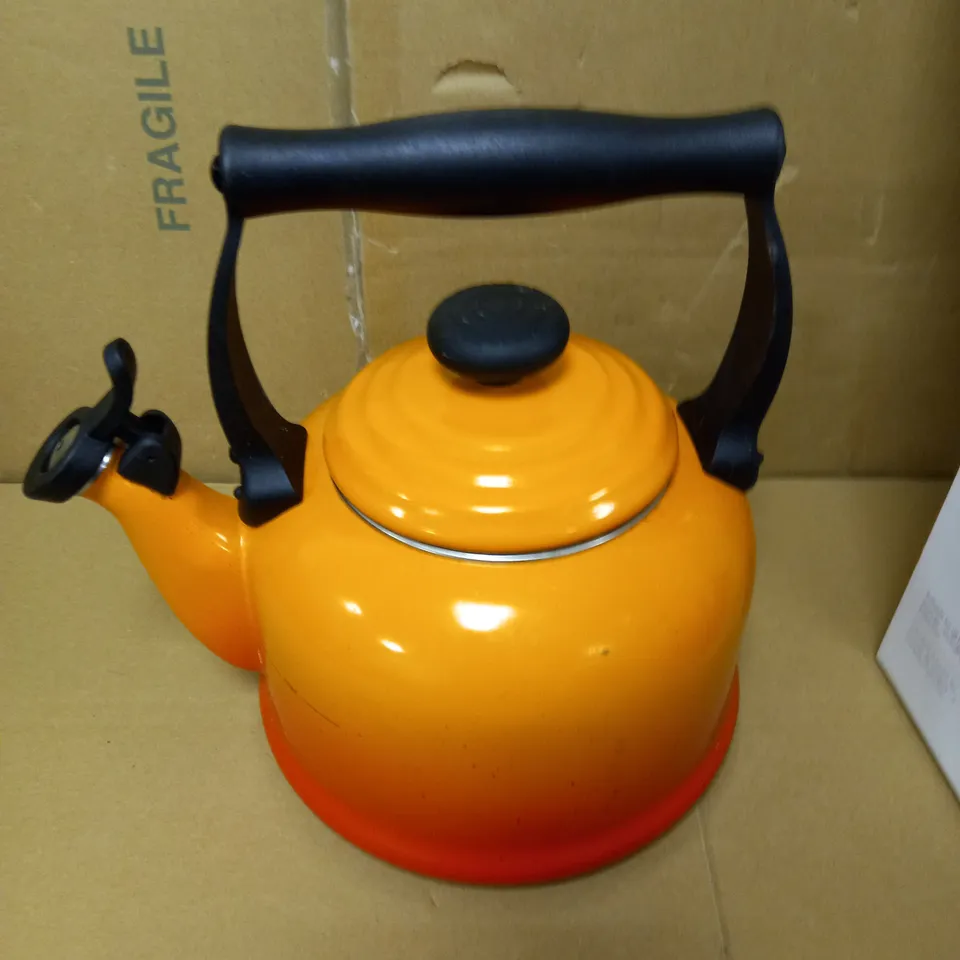 LE CREUSET STOVE KETTLE 2.1L