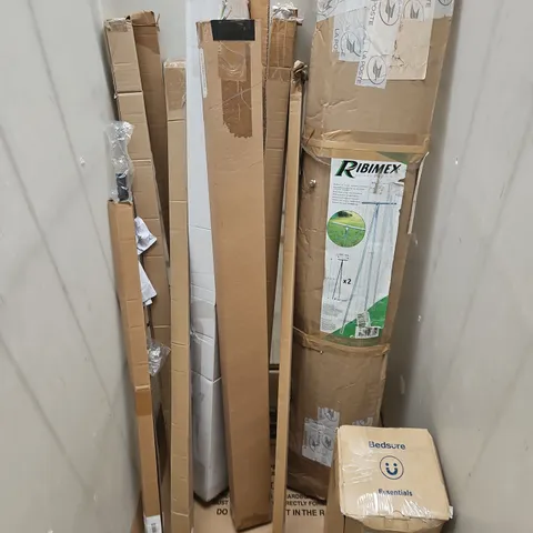 CAGE OF APPROX 8 ASSSORTED ITEMS TO INCLUDE - CLOTHESLINE POLES - LED LIGHTS - TENSION ROD - ETC - COLLECTION ONLY