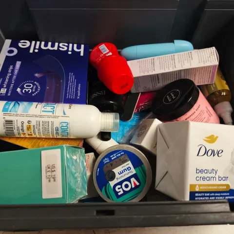 APPROXIMATELY 15 ASSORTED HEALTH & BEAUTY PRODUCTS 