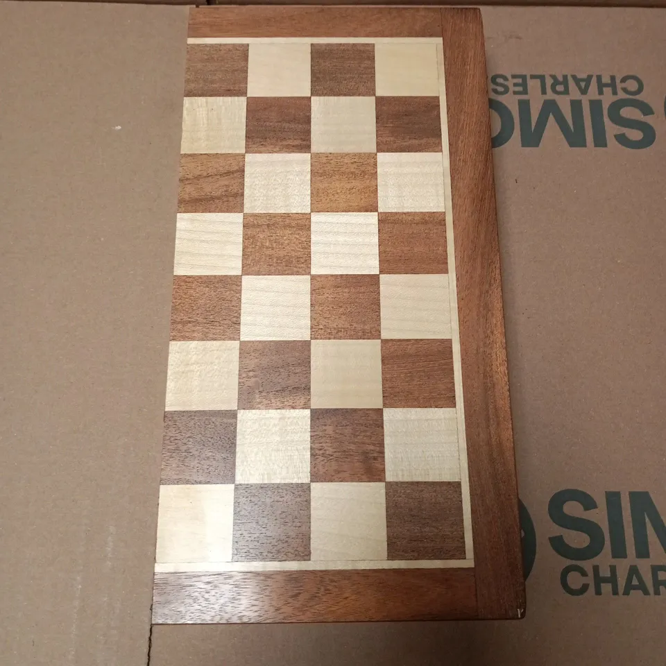 BOXED WORLD CHESS TRAVEL SET LETS PLAY