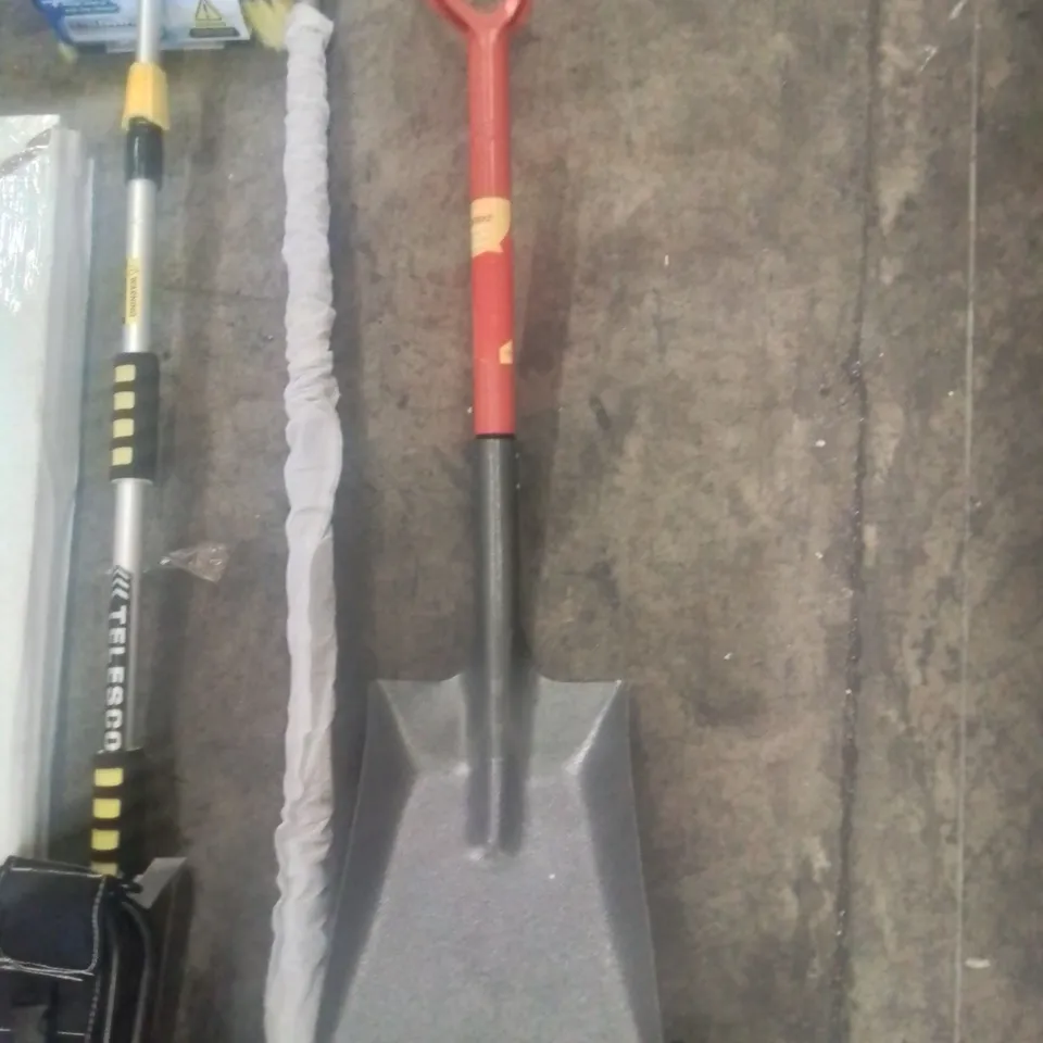 SELECTION OF GARDEN TOOLS TO INCLUDE A PICK AXE HANDLE, METAL RAKE, SHOVEL, STRIMMER ETC.