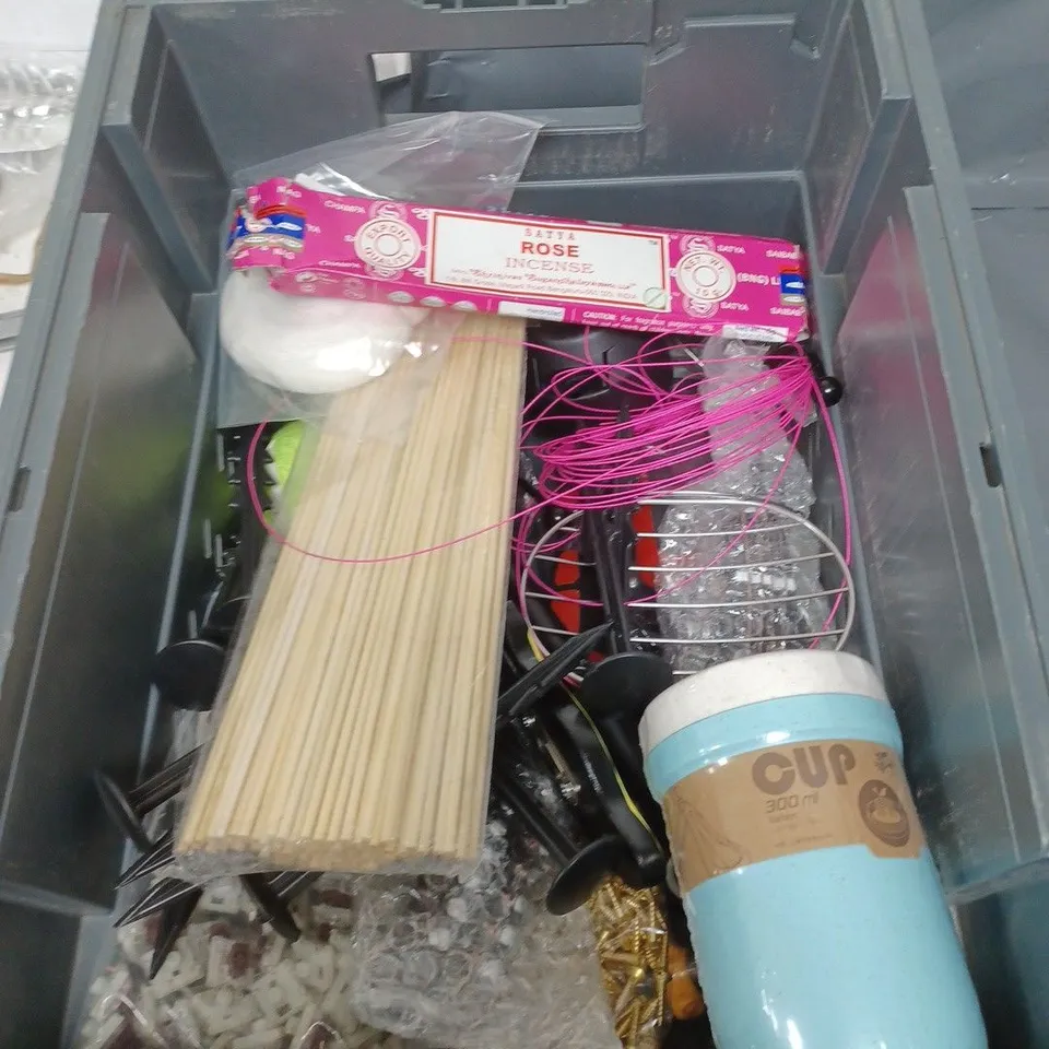 BOX OF APPROXIMATELY 15 ASSORTED HOUSEHOLD ITEMS TO INCLUDE DOG TREAT TOY, BIN BAGS AND PLASTIC CUPS