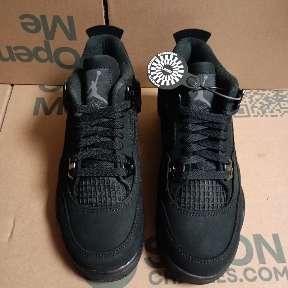 AIR JORDAN 4 RETRO OG GS – BLACK/BLACK-GRAPHITE, UK 4.5 YOUTH (US 5Y)
