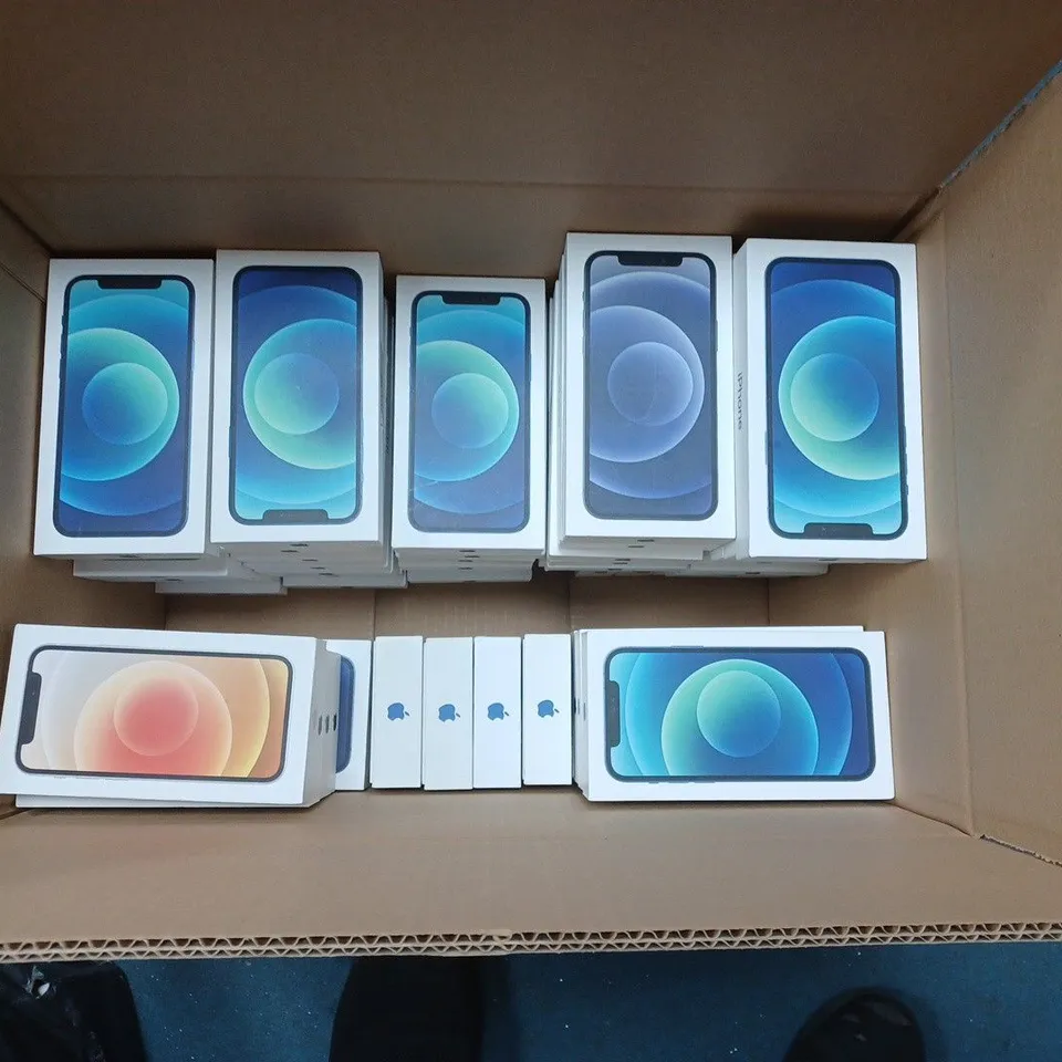 APPROXIMATELY 40 APPLE IPHONE DISPLAY CASES