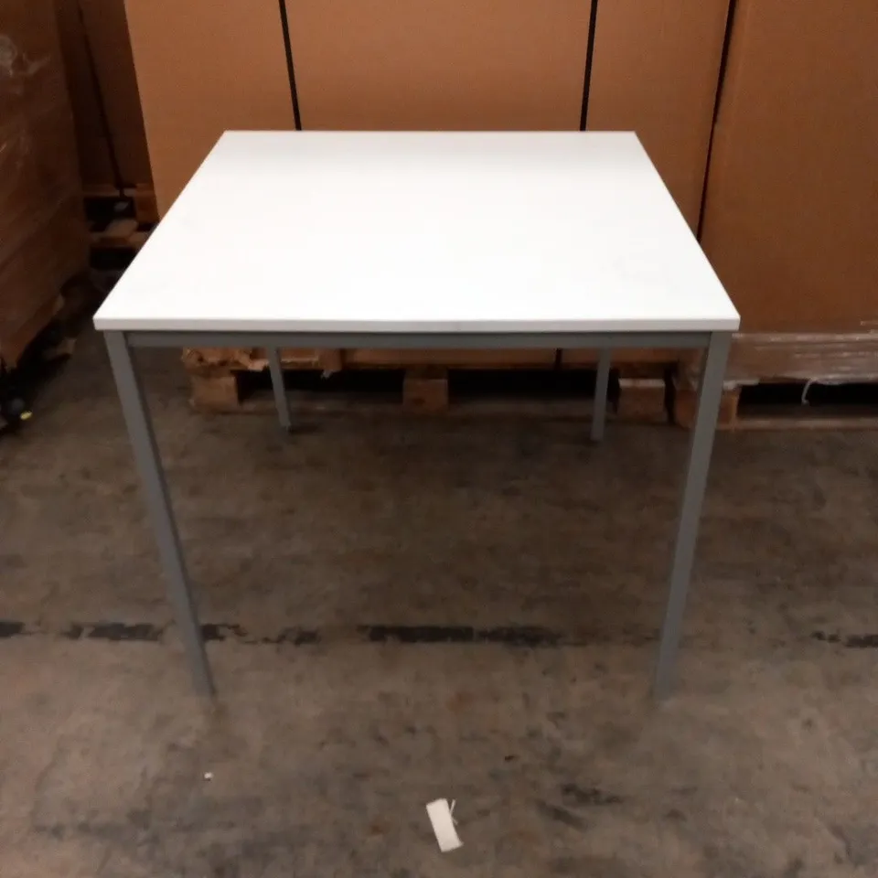 LOW WHITE TOPPED SQUARE TABLE