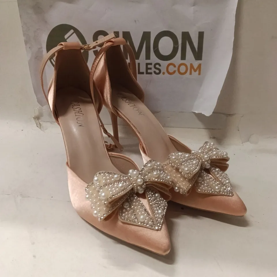 WOMEN'S PINK SATIN HIGH-HEELED SHOES WITH PEARL BOW EMBELLISHMENT SIZE EU39