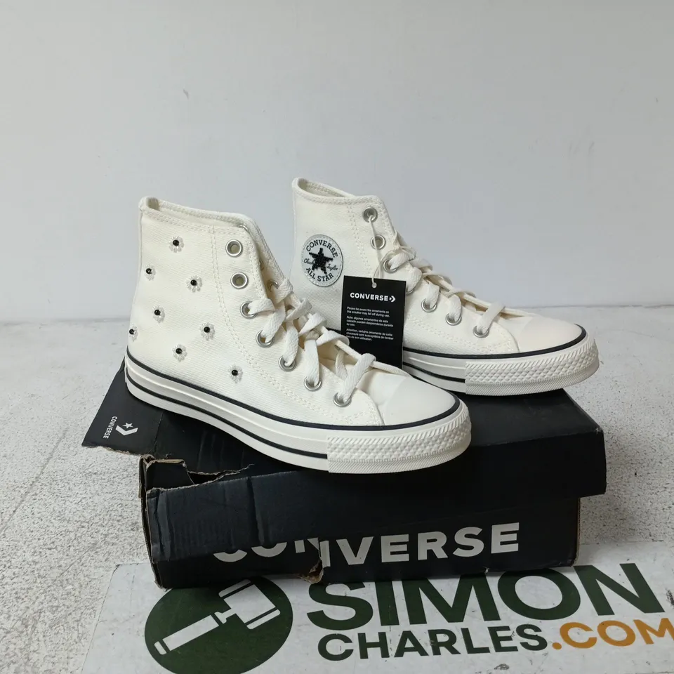 CONVERSE ALL STAR WHITE BLACK MENS 4 WOMENS 6 UNISEX