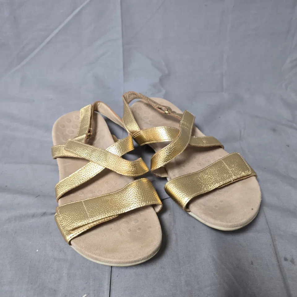 VIONIC LADIES RES RAYA SANDALS - GOLD - SIZE 5.5