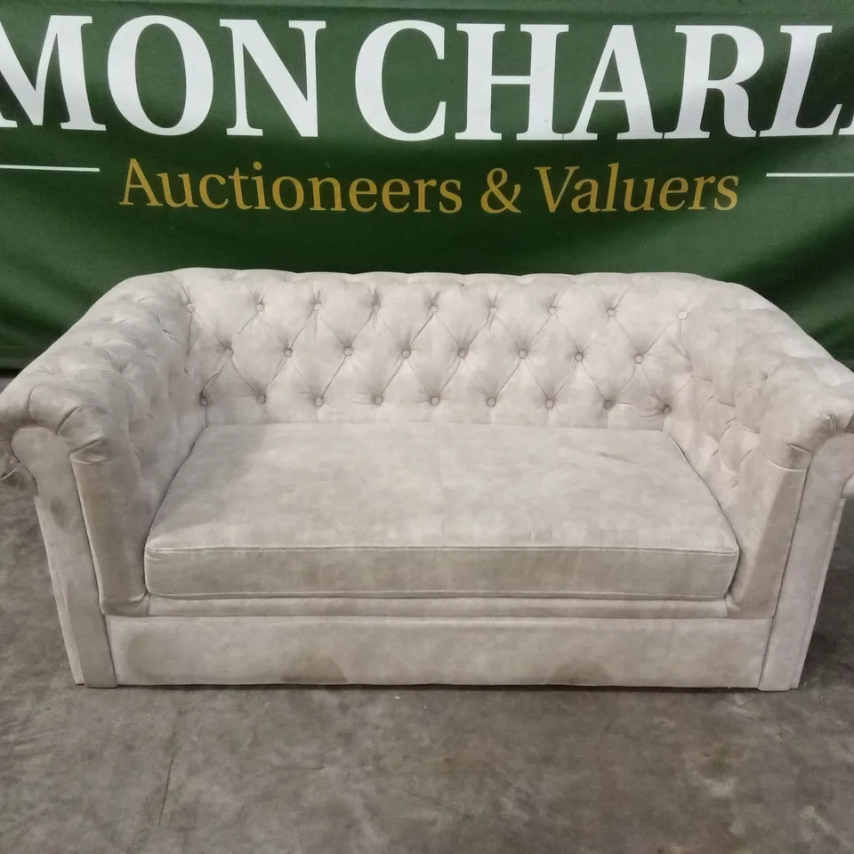 CHESTER CHESTERFIELD LEATHER LOOK 2 SEATER SOFA - PEBBLE RRP £799