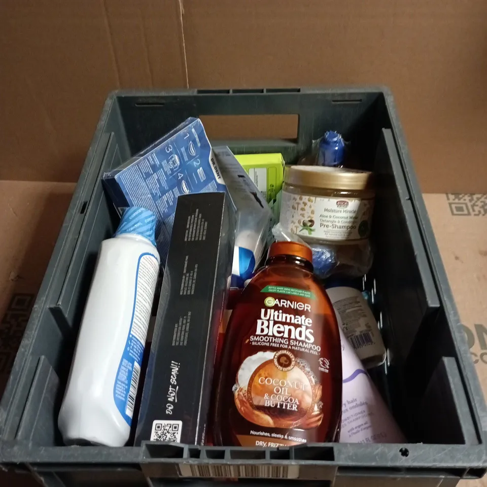 APPROXIMATELY 20 ASSORTED COSMETIC ITEMS INCLUDING CORSODYL MOUTH WASH , HEAD & SHOULDERS SHAMPOO AND GARNIER SHAMPOO