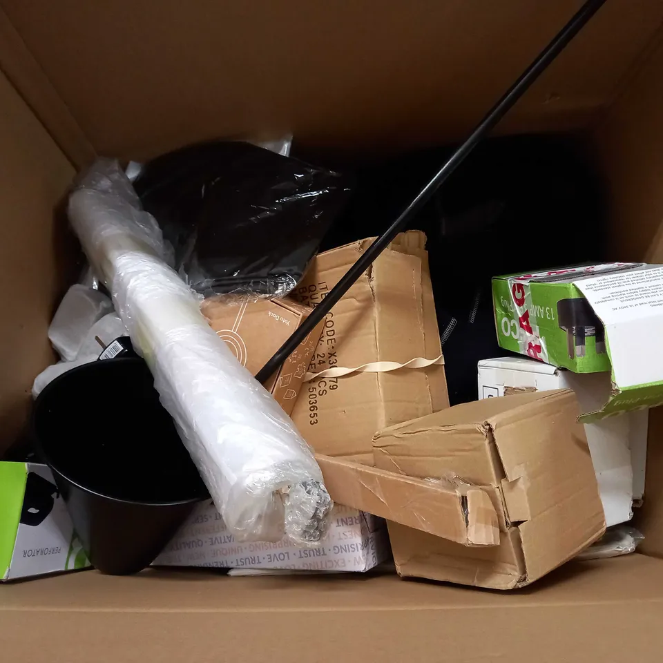 LARGE BOX OF APPROXIMATELY 20 ASSORTED HOUSEHOLD ITEMS TO INCLUDE: ASSORTED BOXED ITEMS, WEIGHT LIFTING BELT