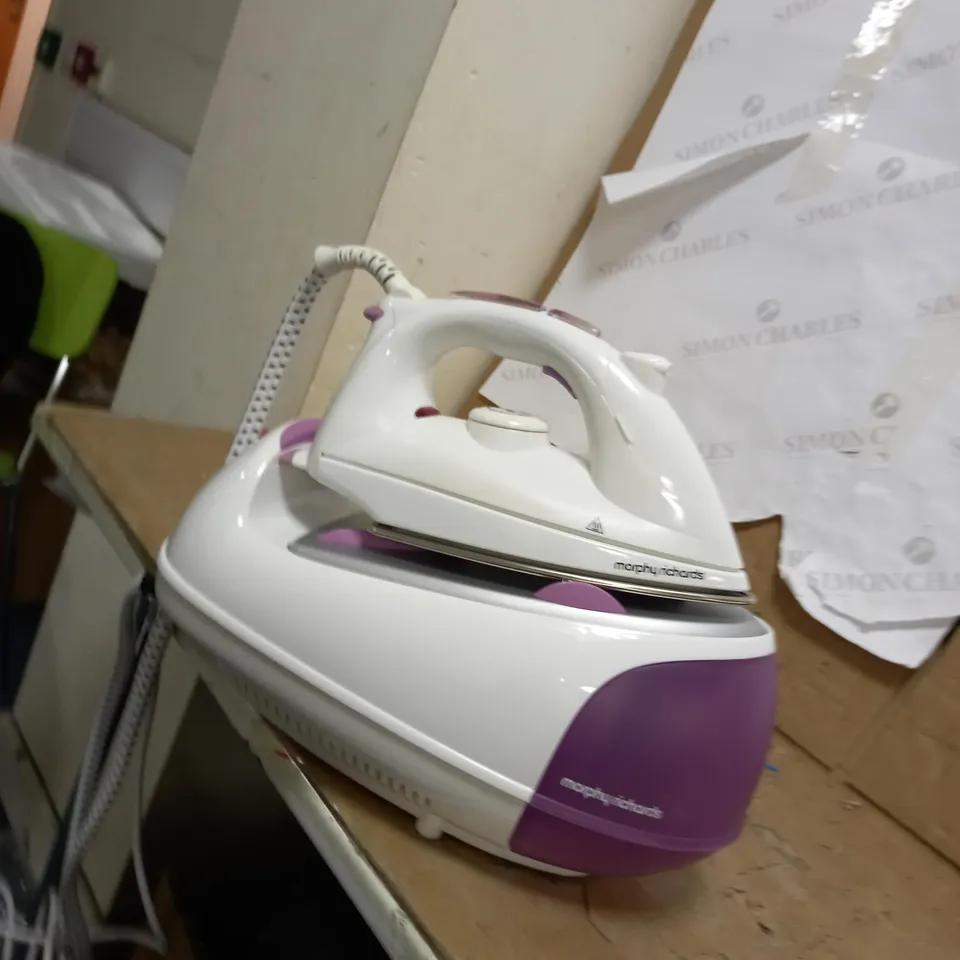 MORPHY RICHARDS JET STEAM GENERATOR IRON PINK/WHITE