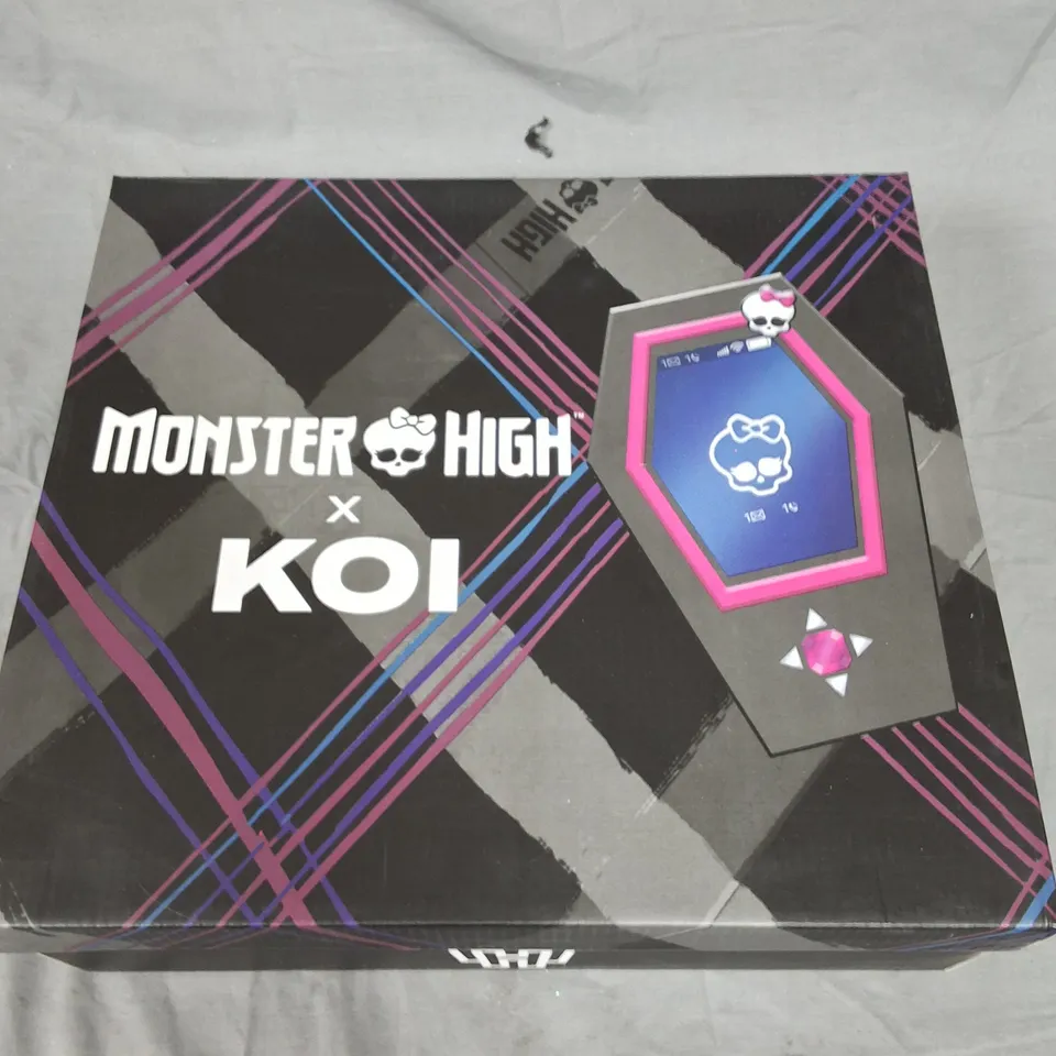 BOXED KOI MONSTER HIGH CLAWSOME WOLF PLATFORM BOOTS IN BLACK- UK 4