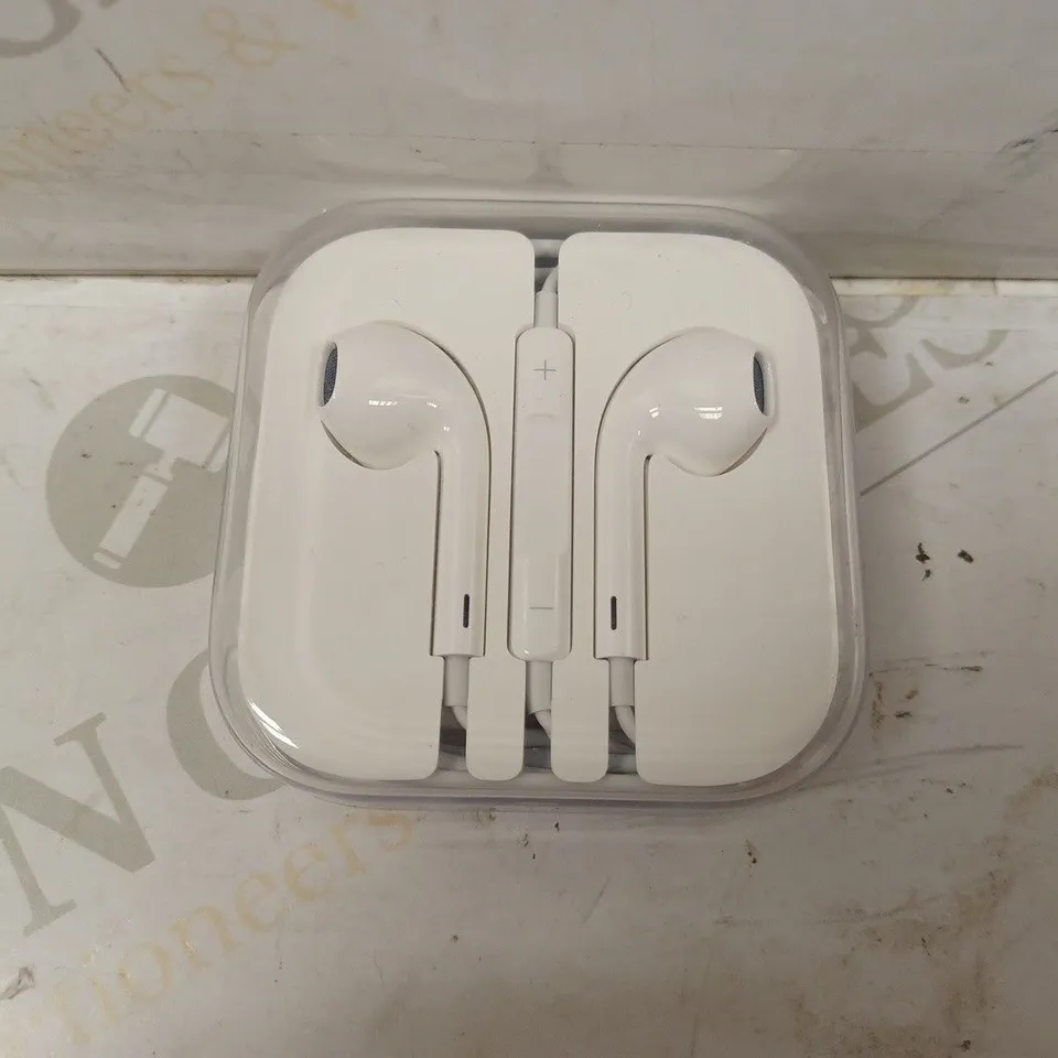 APPLE EARPODS WITH 3.5MM HEADPHONE PLUG