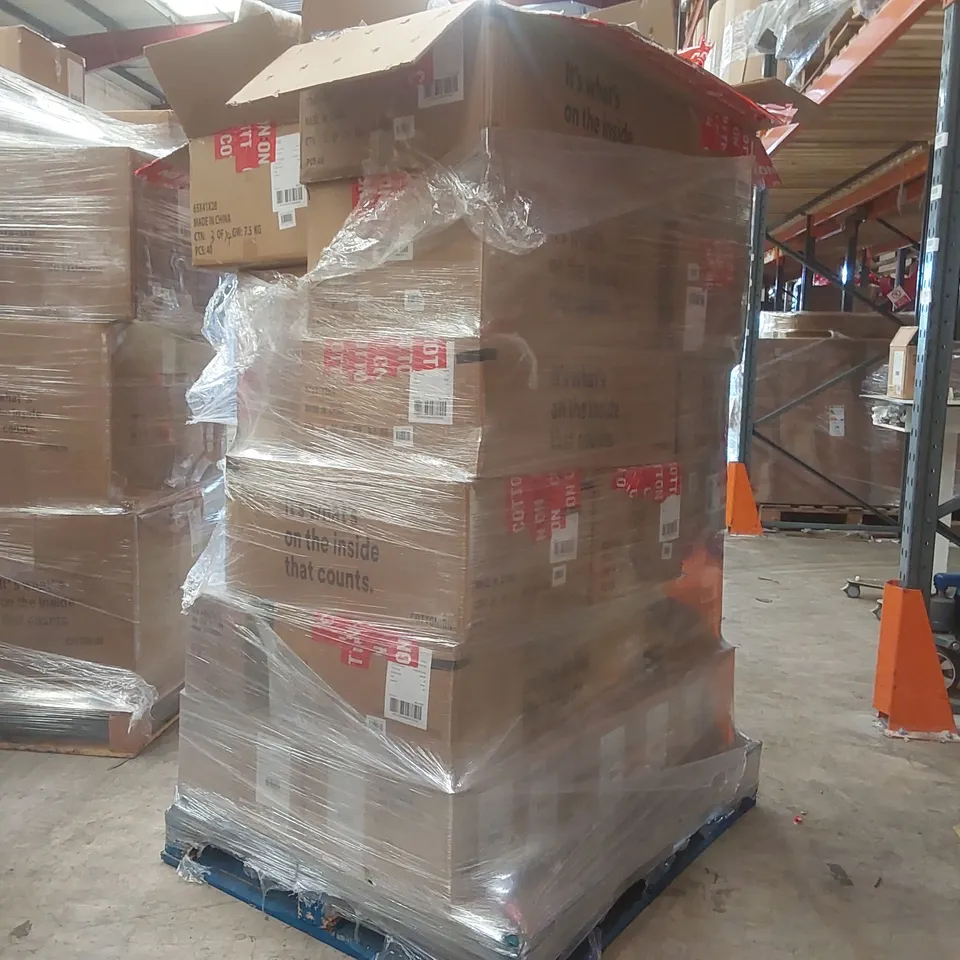 PALLET CONTAINING A VERY LARGE QUANTITY OF BRAND NEW TYPO SCENTED CANDLES AND ASSORTED BRAND NEW CLOTHING INCLUDING: JUMPERS, BIKINIS, HAT, SHIRTS, SOCKS ECT
