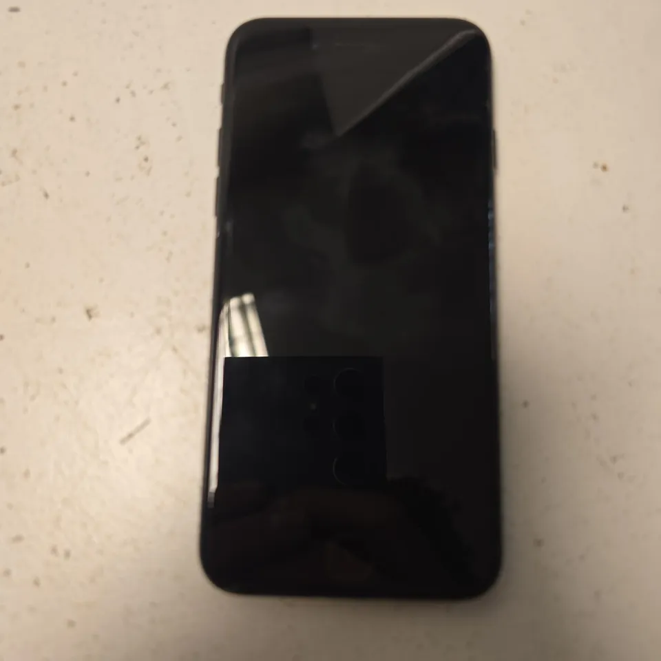 APPLE IPHONE 7 A1778 MOBILE PHONE SCRATCHED SCREEN