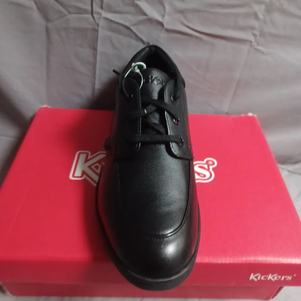 BOXED PAIR OF KICKERS BLACK LEATHER SHOES –  SIZE 39
