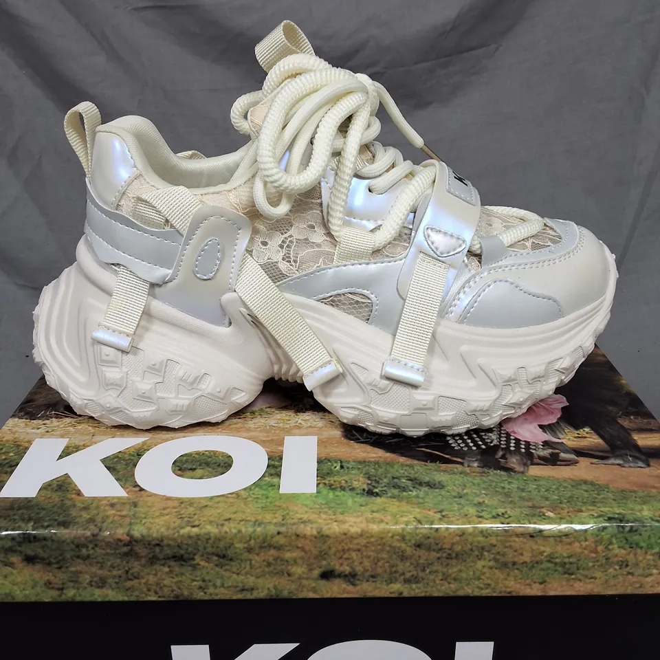 BOXED KOI FROZEN SHORES MEGA CHUNKY TRAINERS IN VANILLA - UK 7