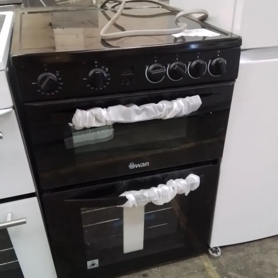 BOXED SWAN SX16720B 60CM ELECTRIC TWIN OVEN CERAMIC HOB COOKER - BLACK