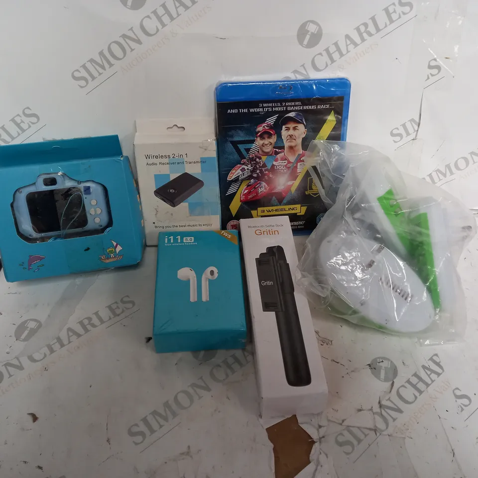 LOT OF HOUSEHOLD ITEMS TO INCLUDE SELFIE STICK, ETC