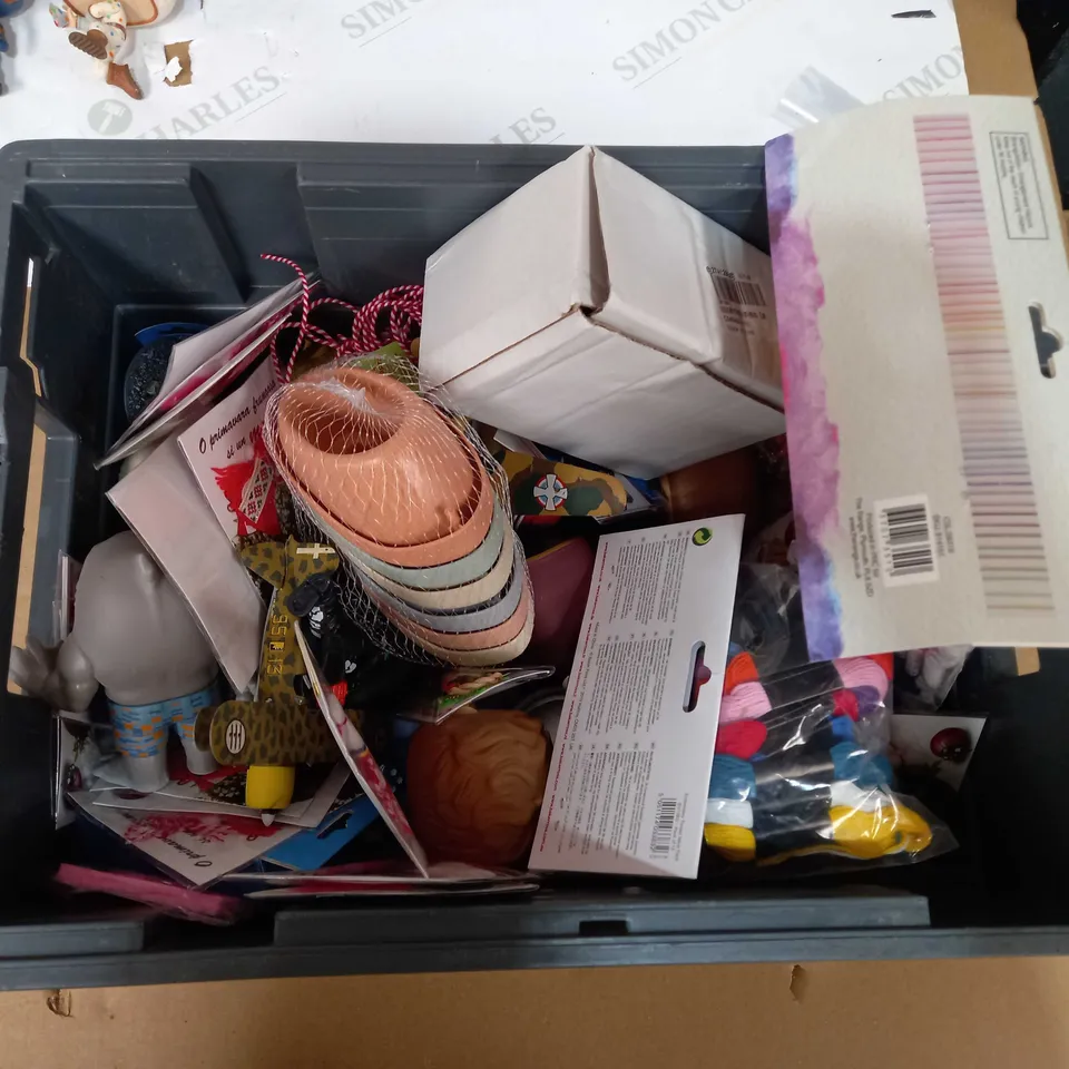 BOX OF APPROX 30 ASSORTED TOYS TO INCLUDE - RICK AND MORTY ROLLING TRAY, POP ACTION FIGURES, STATIONARY WHEELIE BIN ETC