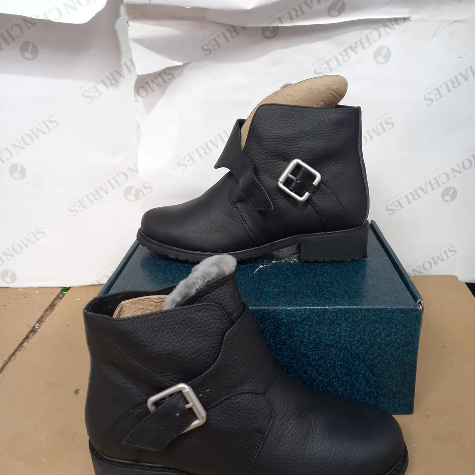 EMU EXPLORER BOURKE WATER RESISTANT ANKLE BOOT SIZE 7