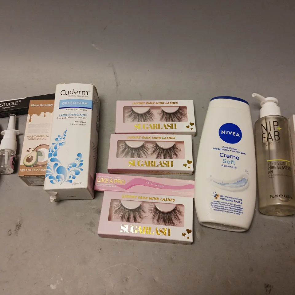 BOX OF APPROXIMATELY 15 COSMETIC ITEMS TO INCLUDE NIVEA SOFT CREAM, SMUG PILLOW SPRAY, AND SUGARLASH FAUX MINK ETC. 