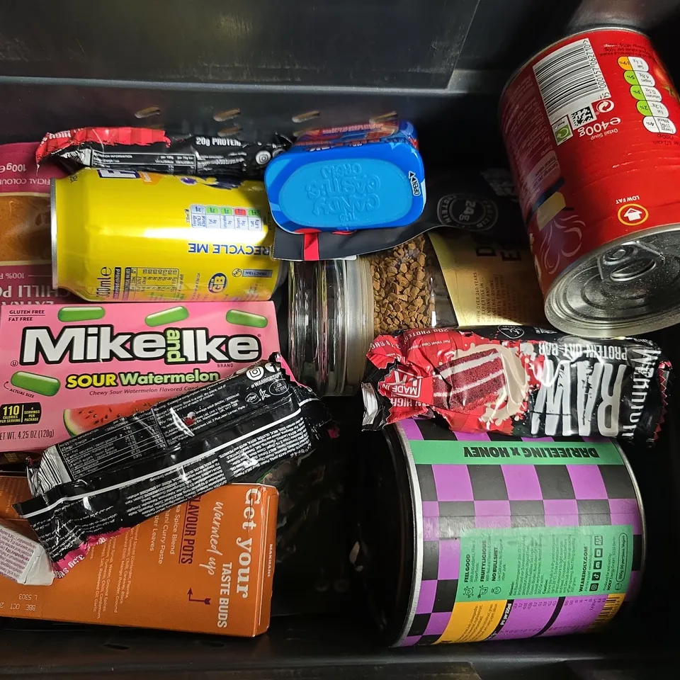 APPROXIMATELY 14 ASSORTED FOOD & DRINK ITEMS TO INCLUDE BEAST BILTONG, ORGANIC LIONS MANE, HEINZ TOMATO SAUCE, ETC - COLLECTION ONLY