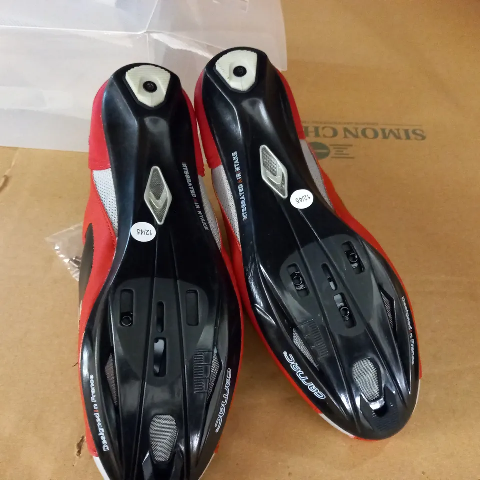 PAIR OF CARNAC EOS CYCLING SHOES IN SILVER RED - FR 45 US 12