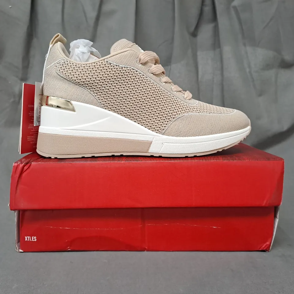 BOXED PAIR OF XTI SHOES IN BEIGE EU SIZE 38