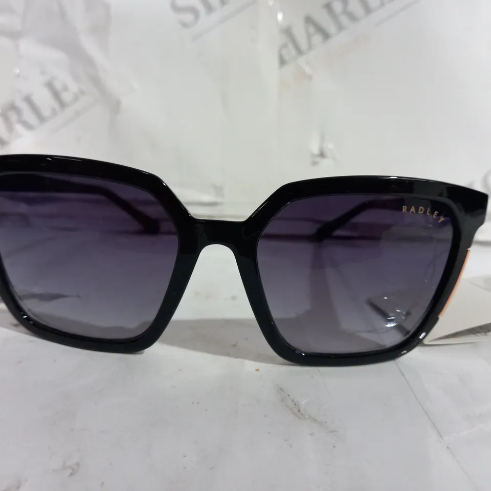RADLEY SUNGLASSES IN GLOSS BLACK