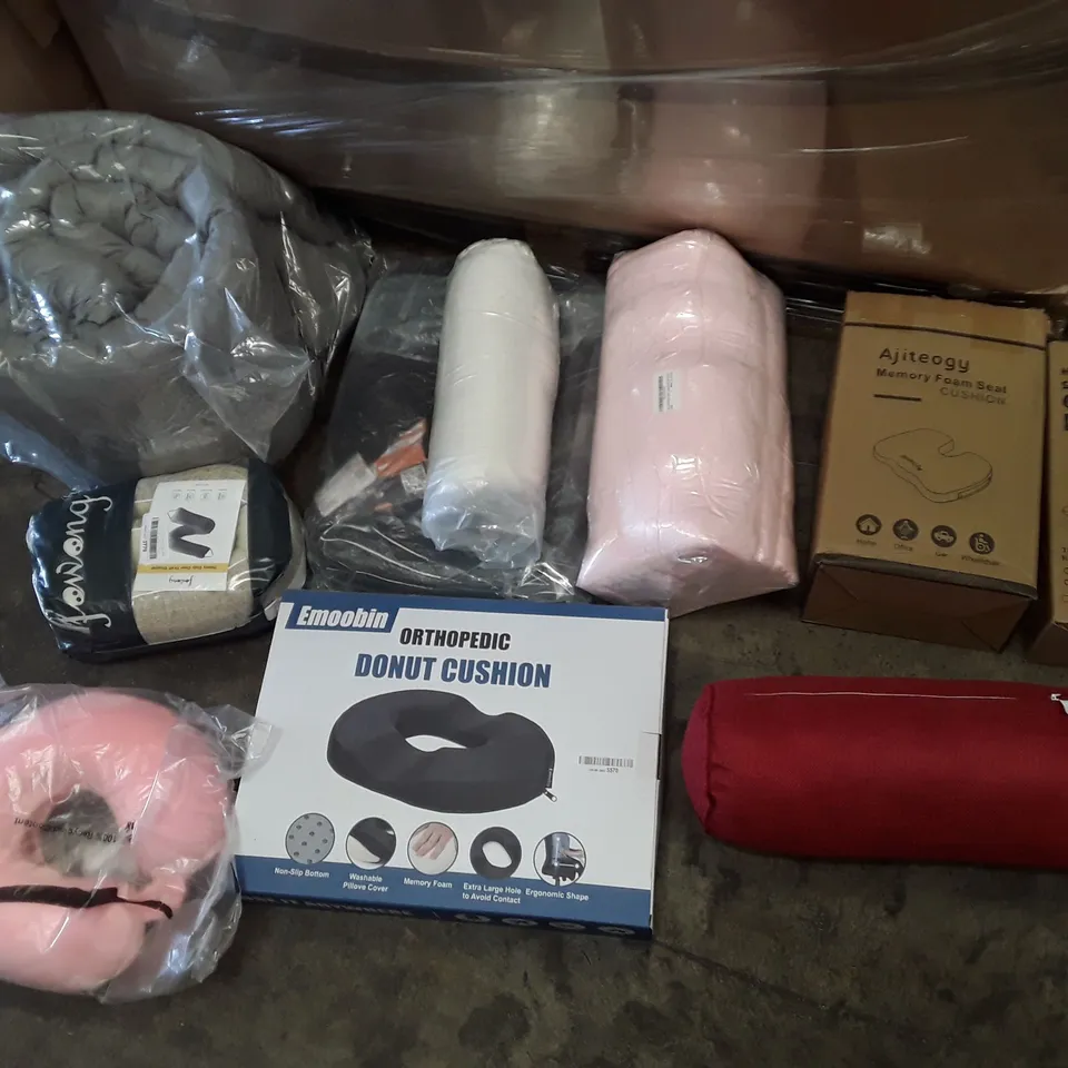PALLET OF ASSORTED ITEMS TO INCLUDE: HIKENTURE CAMP PILLOW, ORTHOPAEDIC DONUT CUSHION, HEAVY DUTY DOOR DRAFT STOPPER ETC