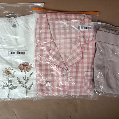 APPROXIMATELY 20 ASSORTED CLOTHING AND FASHION PRODUCTS IN VARIOUS STYLES AND SIZES - COLLECTION ONLY